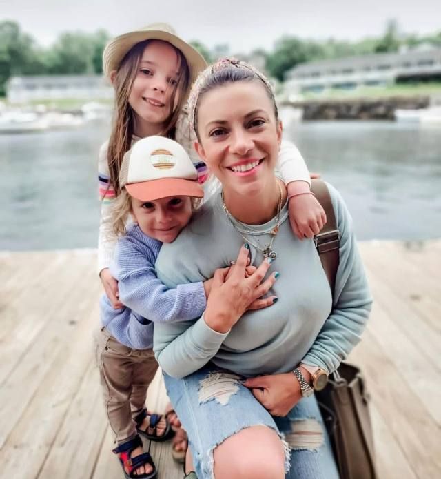 I’m Looking For Friend With Benefits - Image 3